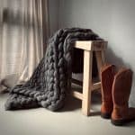 plaid handbreien grijs